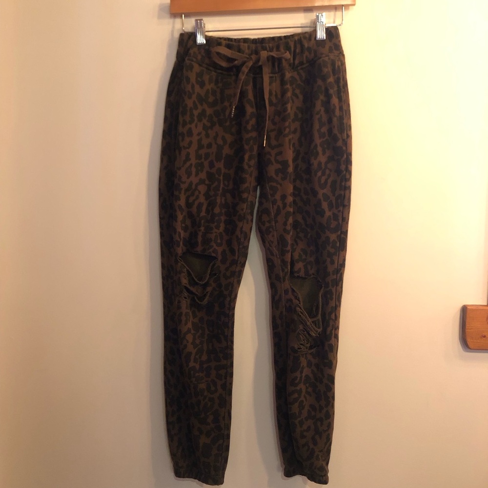 2 for 25$ Dance and Marvel Brown and black cheetah print jogging pants small